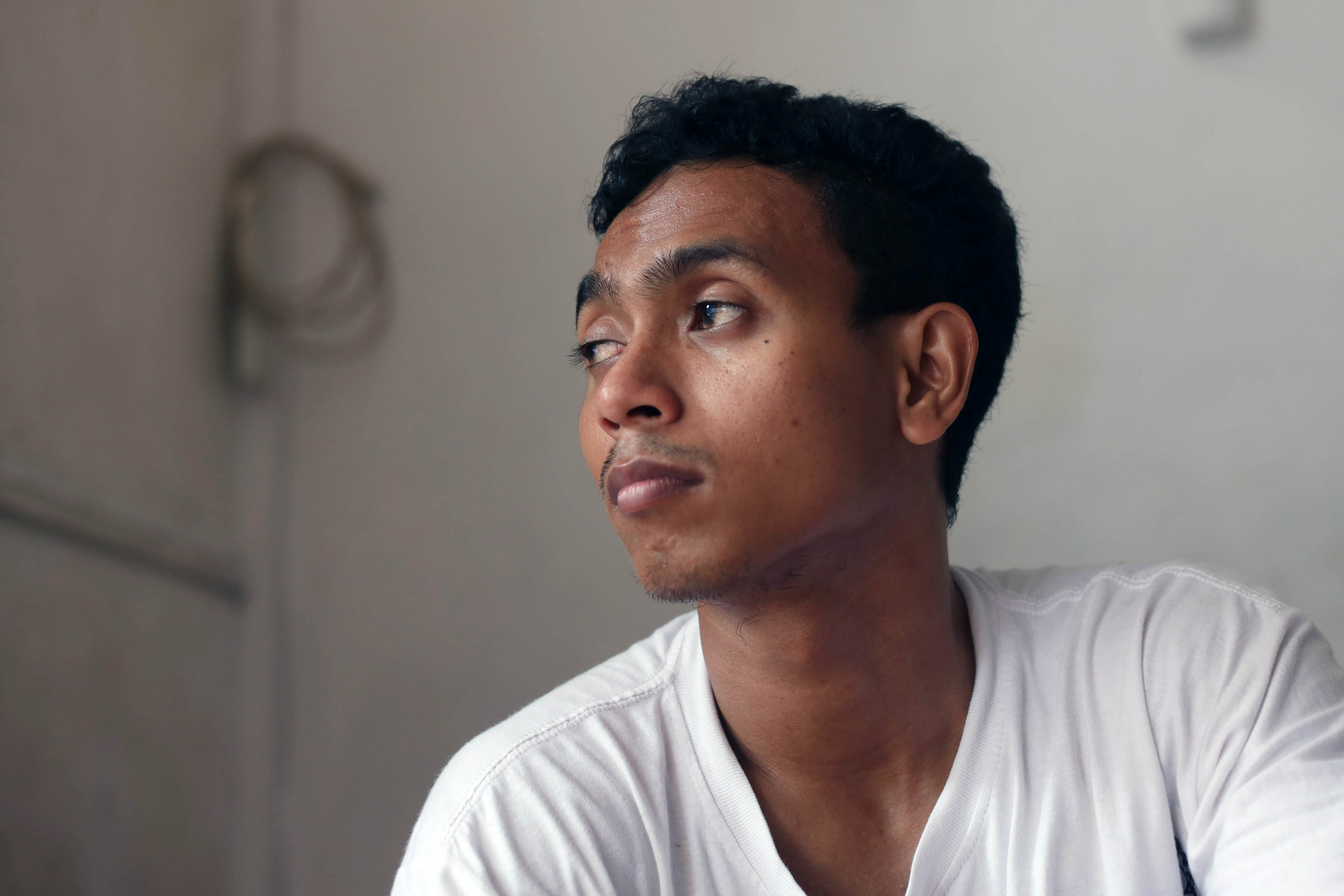 : Abdulloh Ibrohim (25) melanjutkan hidupnya dengan menjadi terapis. Jalan yang ia tempuh untuk tetap mandiri dan berdaya.