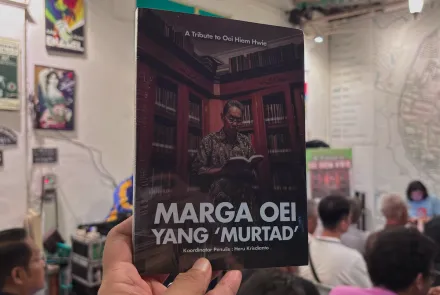 Buku A Tribute to Oei Hiem Hwie: Marga Oei yang 'Murtad' 